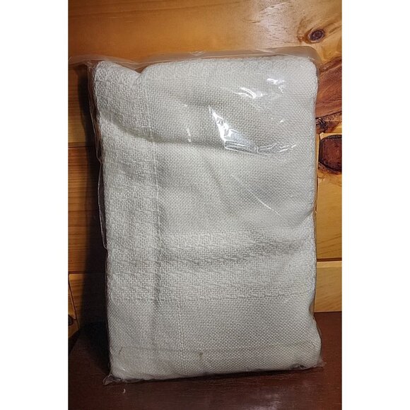 Charles Craft LADY ELIZABETH AFGHAN 14ct Cross Stitch fabric 48" x 58" Irregular - Picture 4 of 4